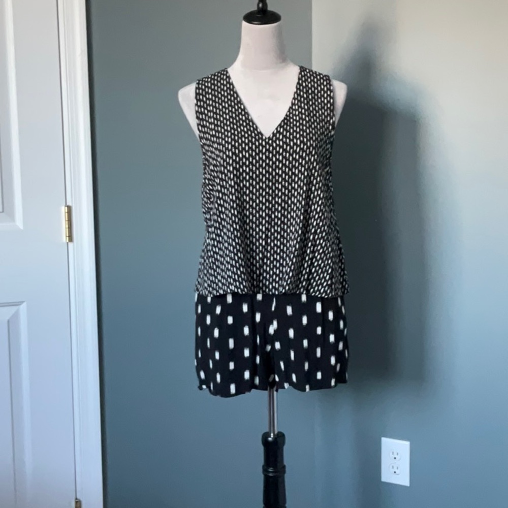 Gorgeous one piece shorts and top set. Size M by Madewell.